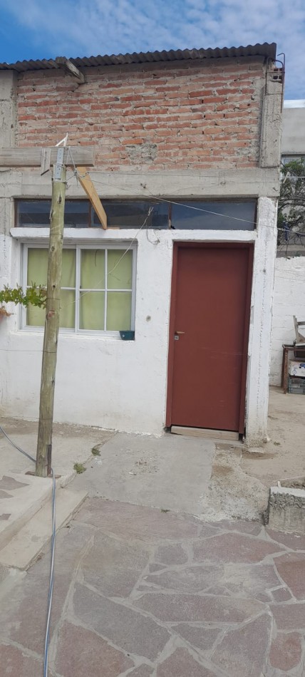 Lote mas casa y dos galpones en la calle Colon al 700