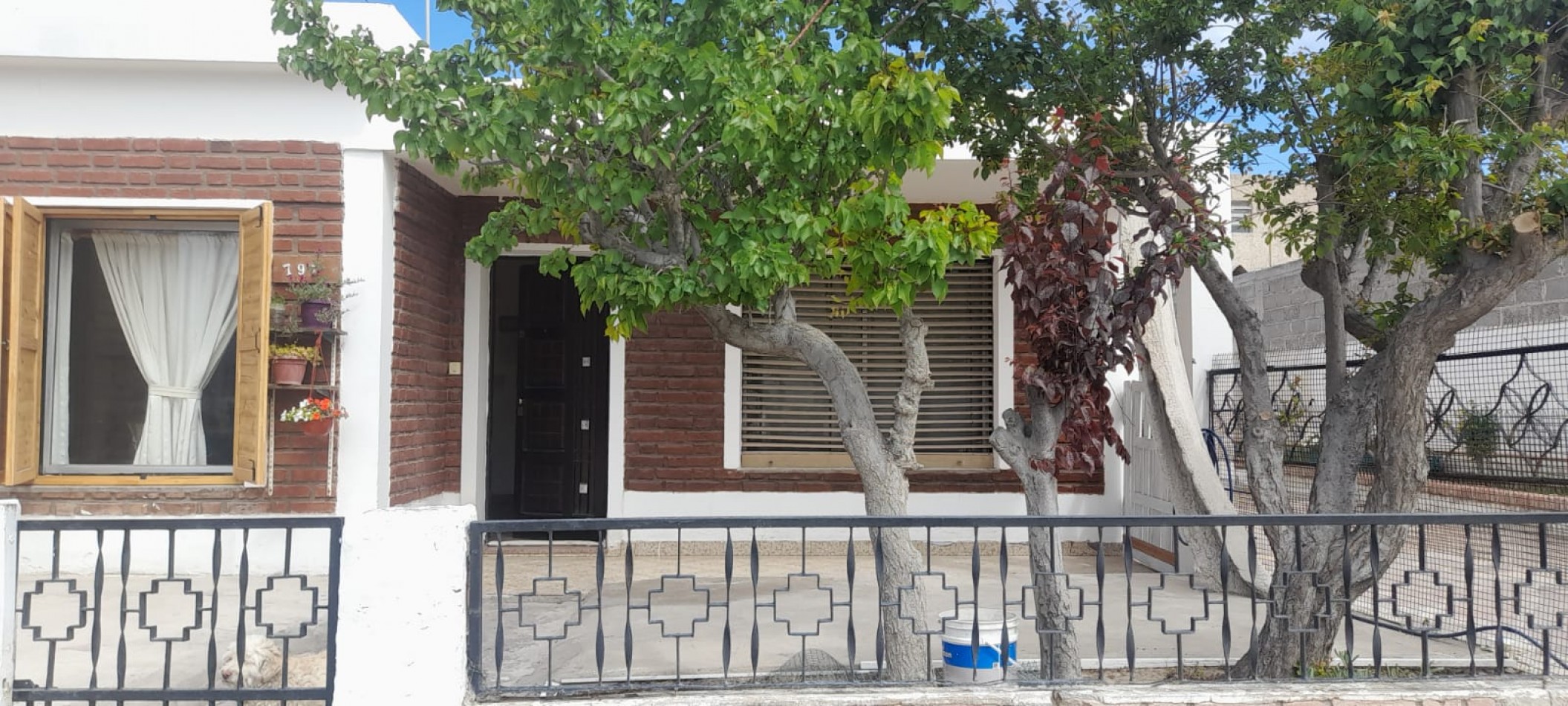 Lote mas casa y dos galpones en la calle Colon al 700