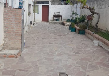 Lote mas casa y dos galpones en la calle Colon al 700